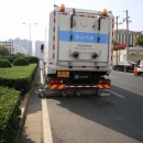 兩臺(tái)重型道路污染清除車(chē)亮相鄭州，路面像新鋪的